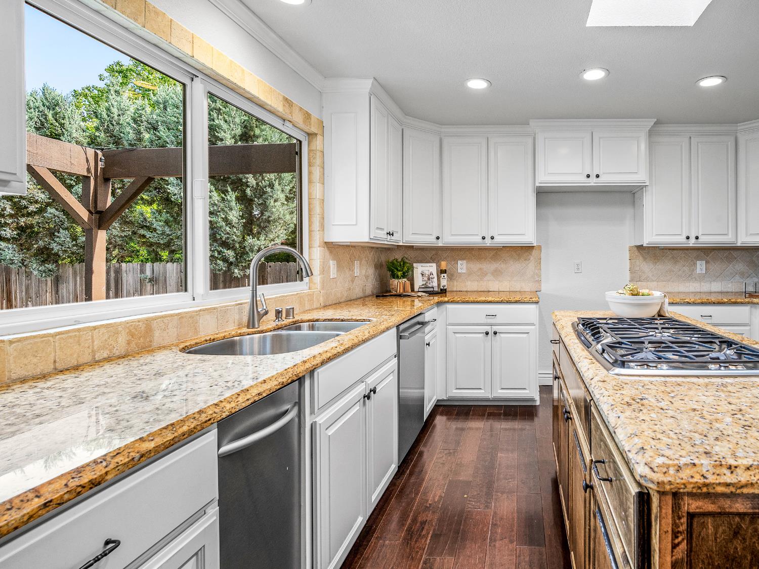 Detail Gallery Image 11 of 50 For 2141 Shelby Circle, El Dorado Hills,  CA 95762 - 4 Beds | 3 Baths