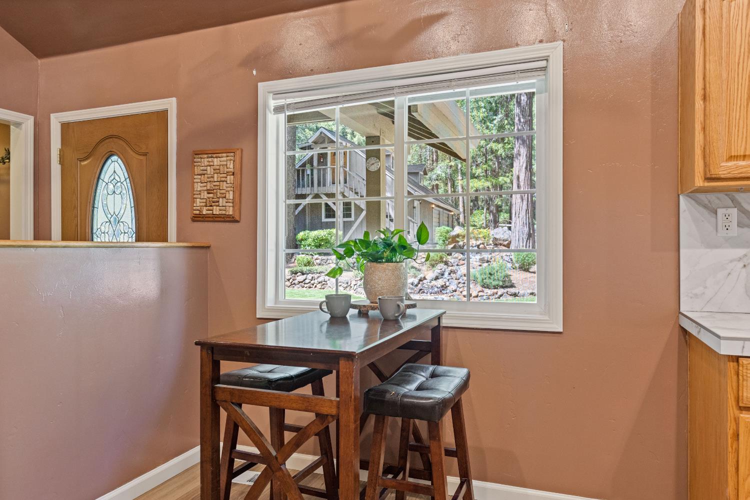 Detail Gallery Image 13 of 98 For 19163 Scotts Flat, Nevada City,  CA 95959 - 5 Beds | 5 Baths