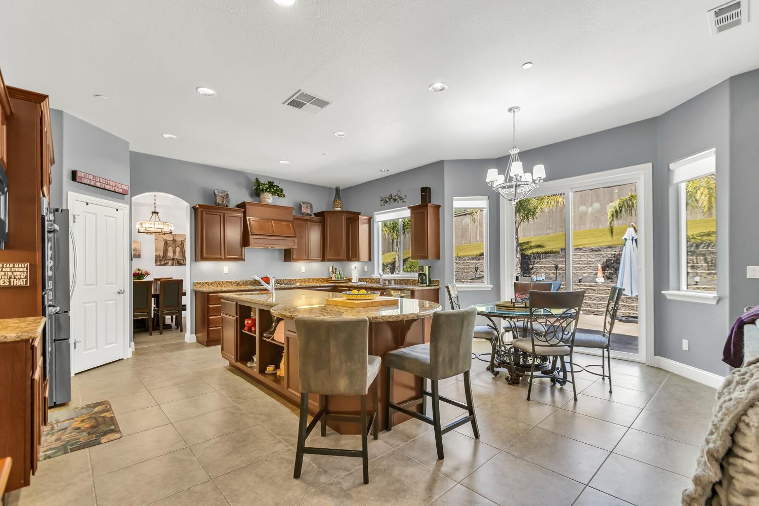 Detail Gallery Image 20 of 76 For 8530 Mandorla Cir, Orangevale,  CA 95662 - 4 Beds | 3/1 Baths