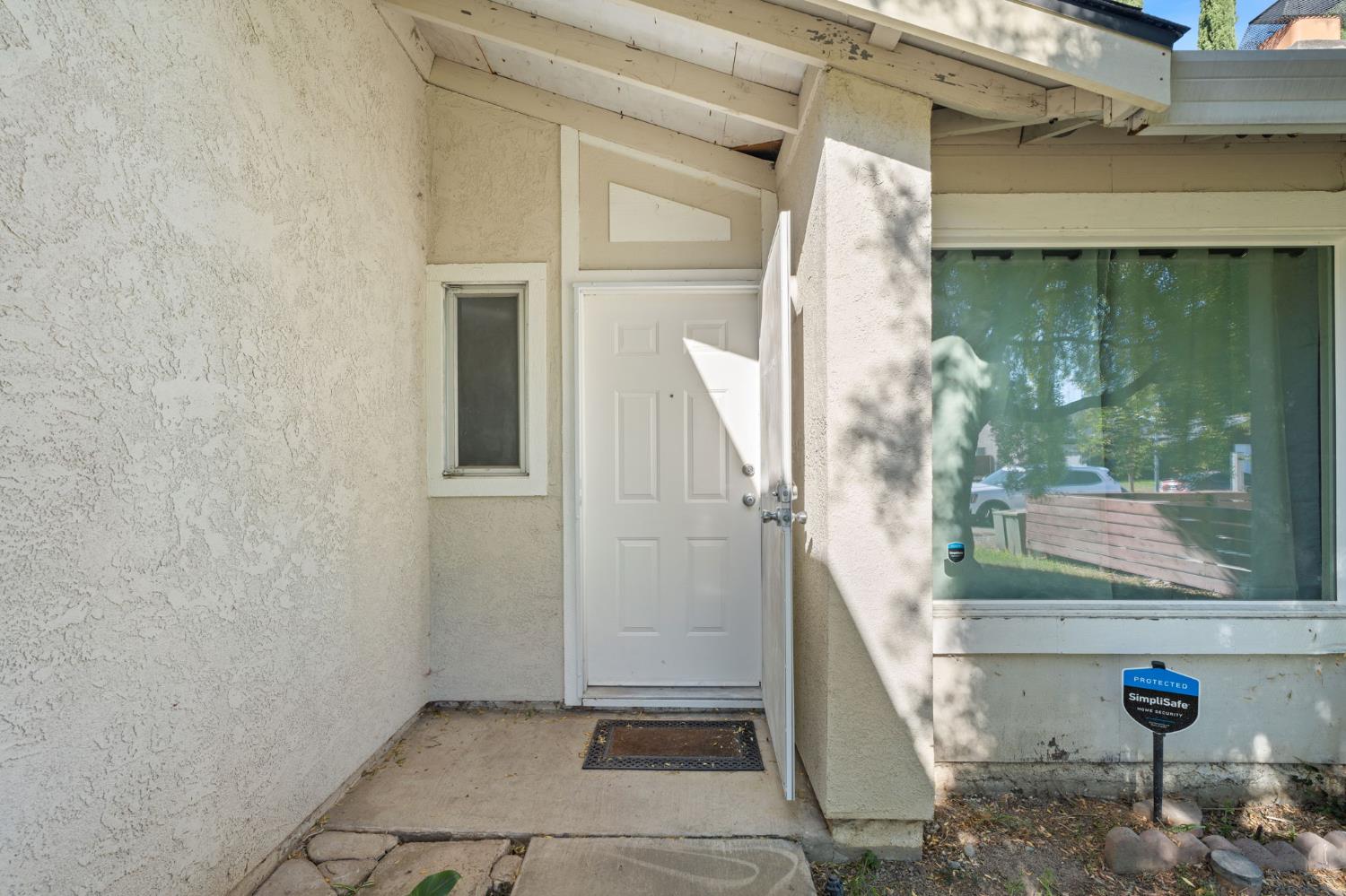 Detail Gallery Image 2 of 18 For 2911 Baronet Way, Sacramento,  CA 95833 - 3 Beds | 2 Baths
