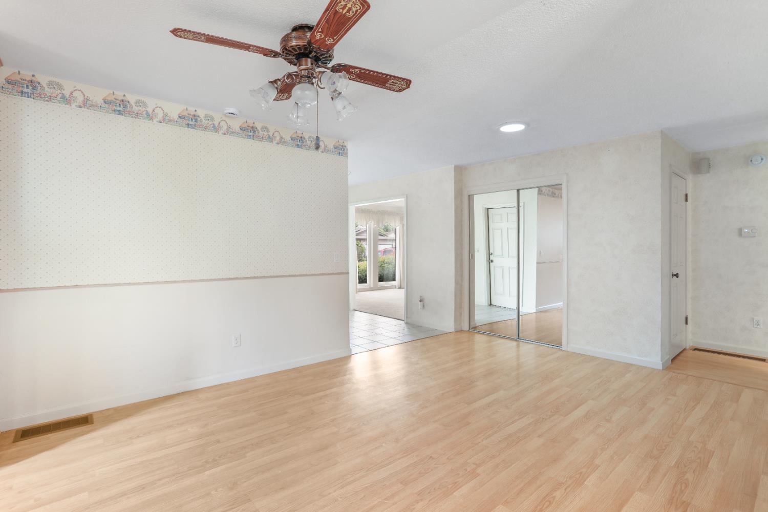 Detail Gallery Image 9 of 38 For 678 Emerald Pl, Manteca,  CA 95336 - 3 Beds | 2 Baths