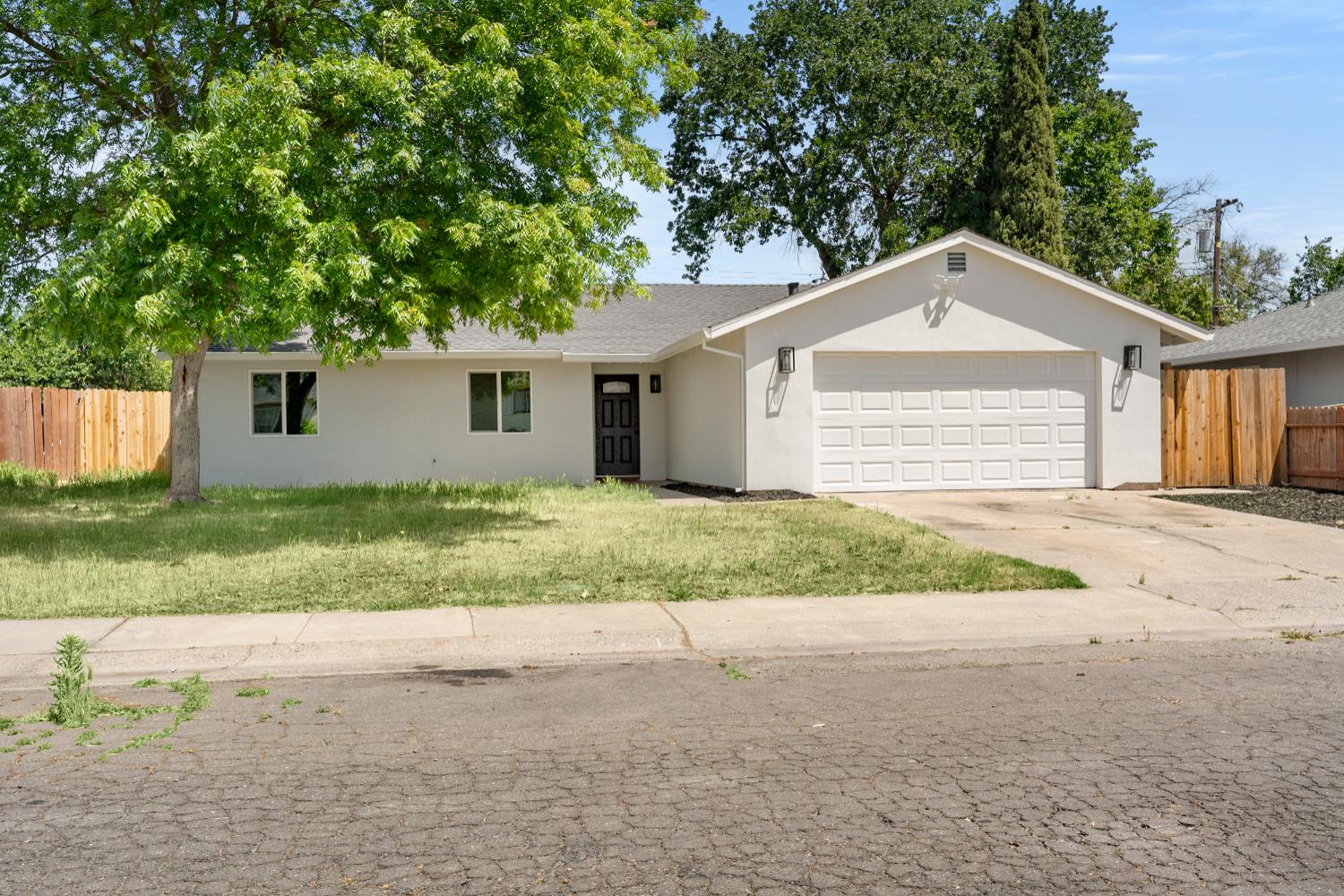 Detail Gallery Image 3 of 49 For 6716 Superior, North Highlands,  CA 95660 - 3 Beds | 2 Baths