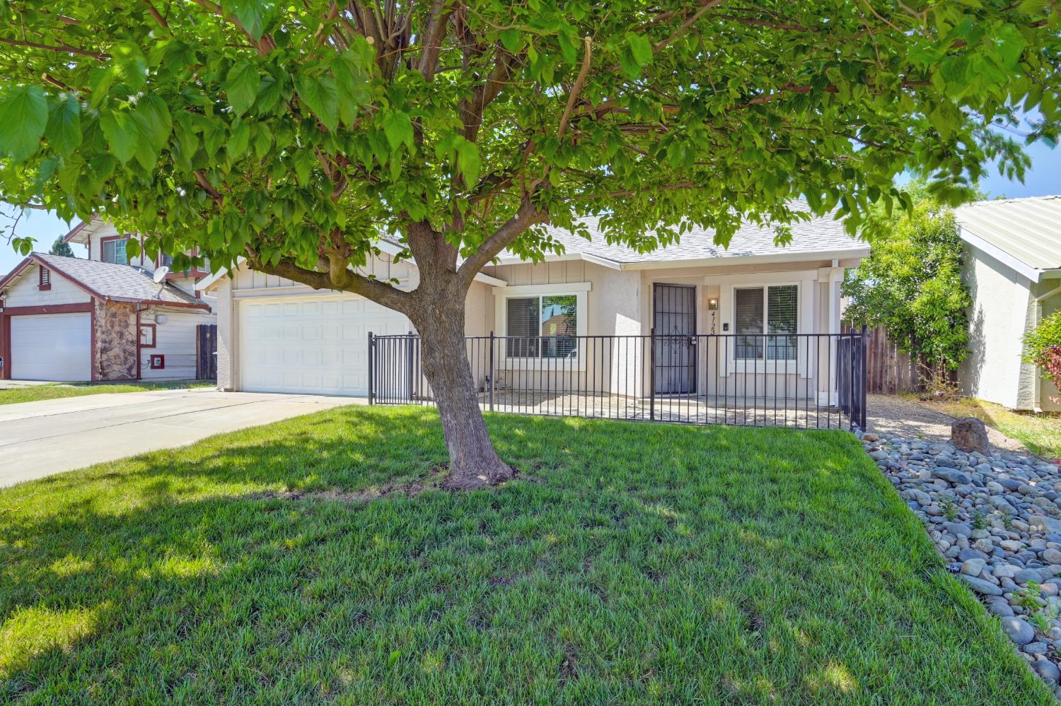 Detail Gallery Image 2 of 28 For 4123 Sea Meadow Way, Sacramento,  CA 95823 - 3 Beds | 2 Baths
