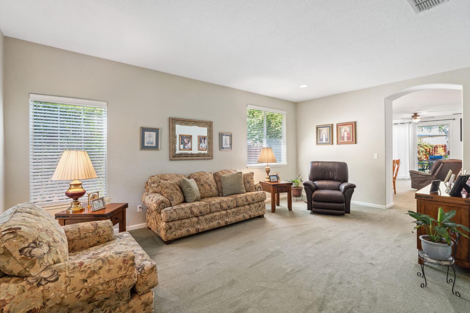 Detail Gallery Image 6 of 26 For 60 Groth Cir, Sacramento,  CA 95834 - 3 Beds | 2 Baths
