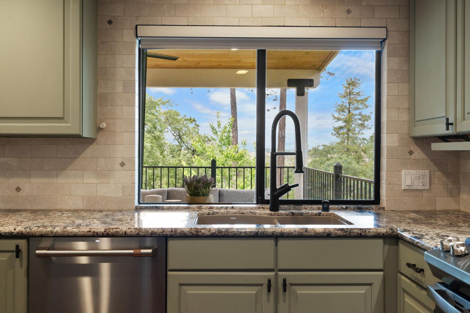 Detail Gallery Image 28 of 90 For 3379 Paloran Ct, Shingle Springs,  CA 95682 - 4 Beds | 3 Baths