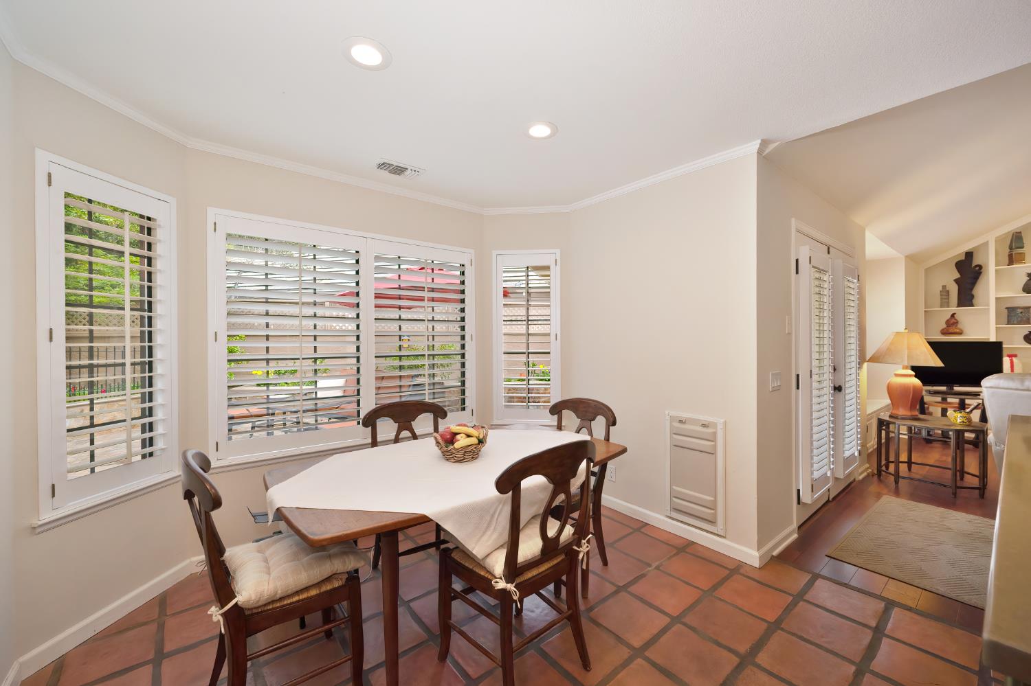 Detail Gallery Image 15 of 68 For 6441 via Del Cerrito, Sloughhouse,  CA 95683 - 3 Beds | 2/1 Baths