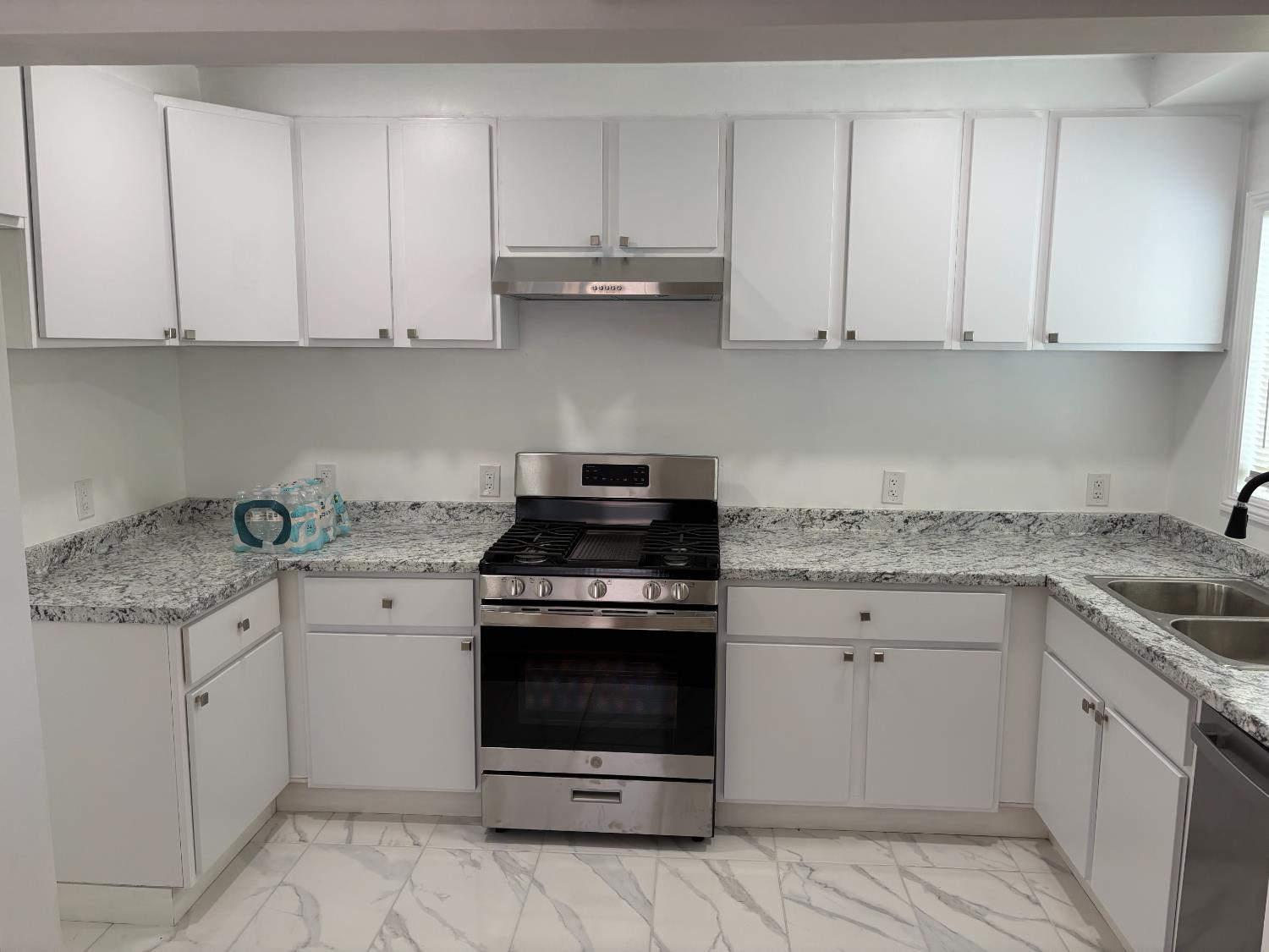 Detail Gallery Image 5 of 19 For 2671 Grove Ave, Sacramento,  CA 95815 - 3 Beds | 2 Baths
