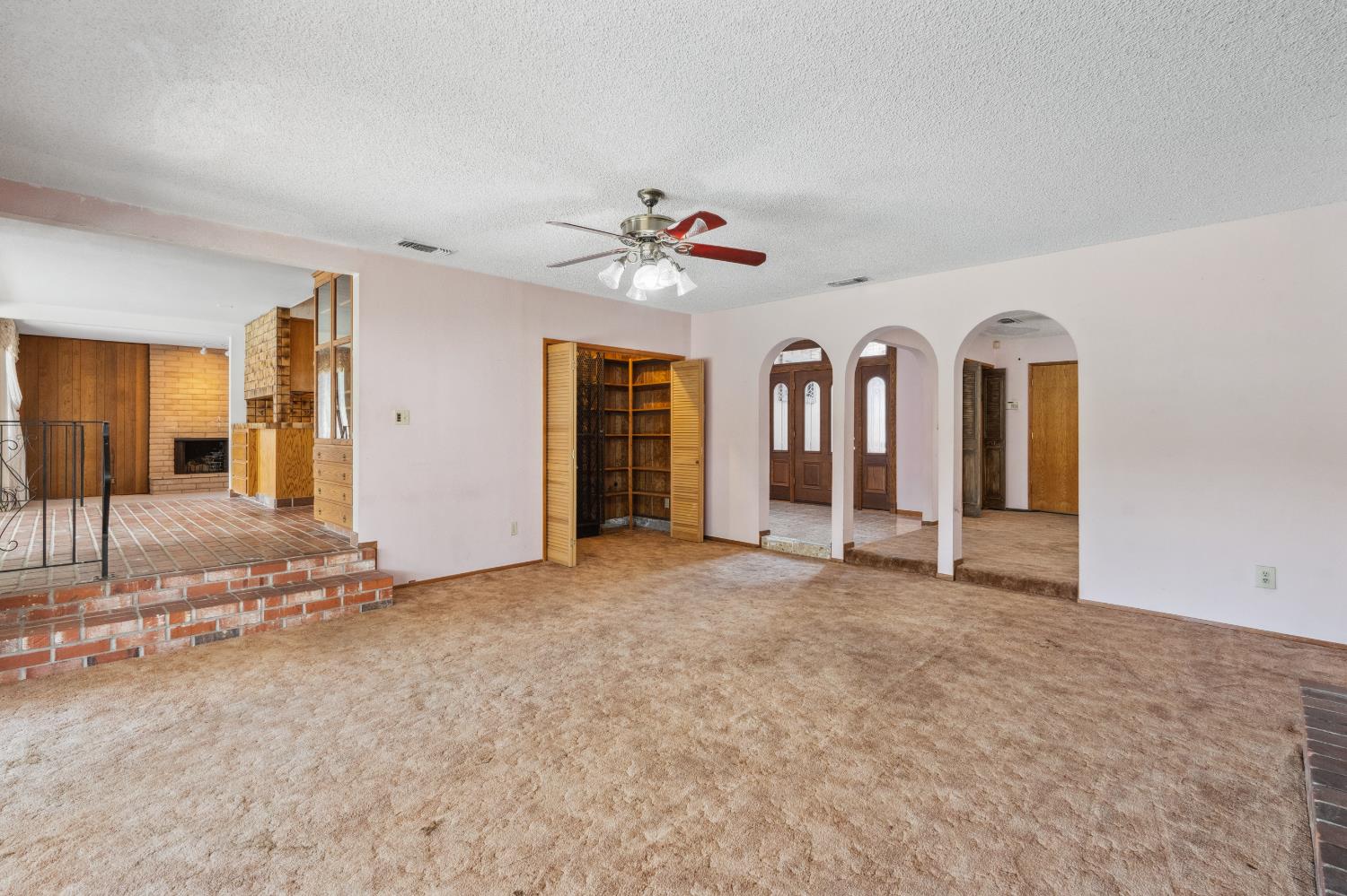 Detail Gallery Image 2 of 91 For 8518 Rolling Green Way, Fair Oaks,  CA 95628 - 4 Beds | 2/2 Baths