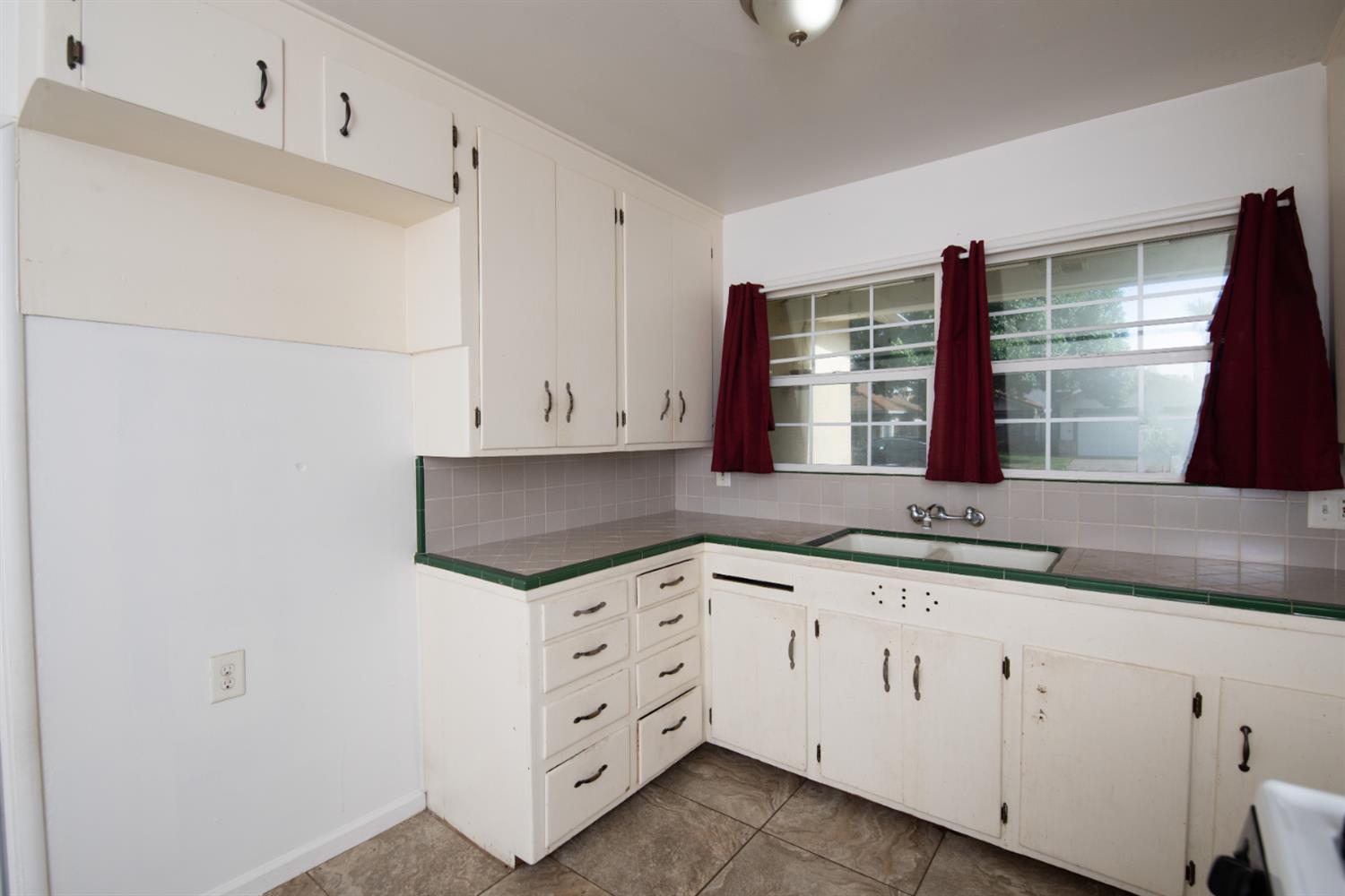 Detail Gallery Image 10 of 24 For 913 Norwegian Ave, Modesto,  CA 95350 - 3 Beds | 1 Baths