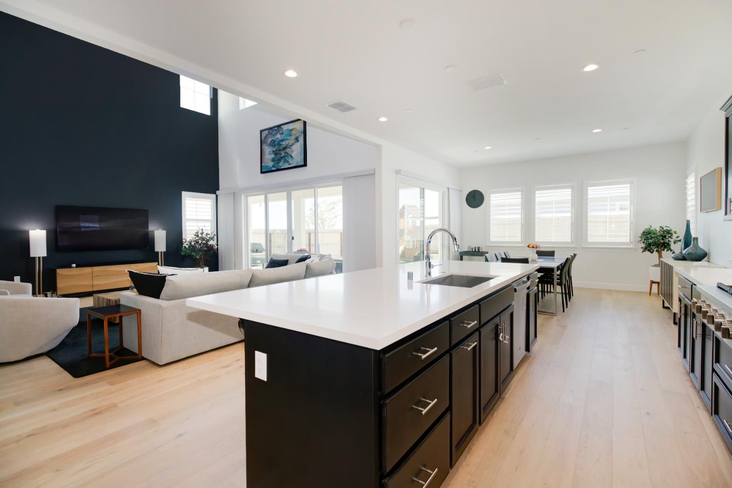 Detail Gallery Image 10 of 69 For 12818 Mission Peak Way, Rancho Cordova,  CA 95742 - 5 Beds | 4/1 Baths