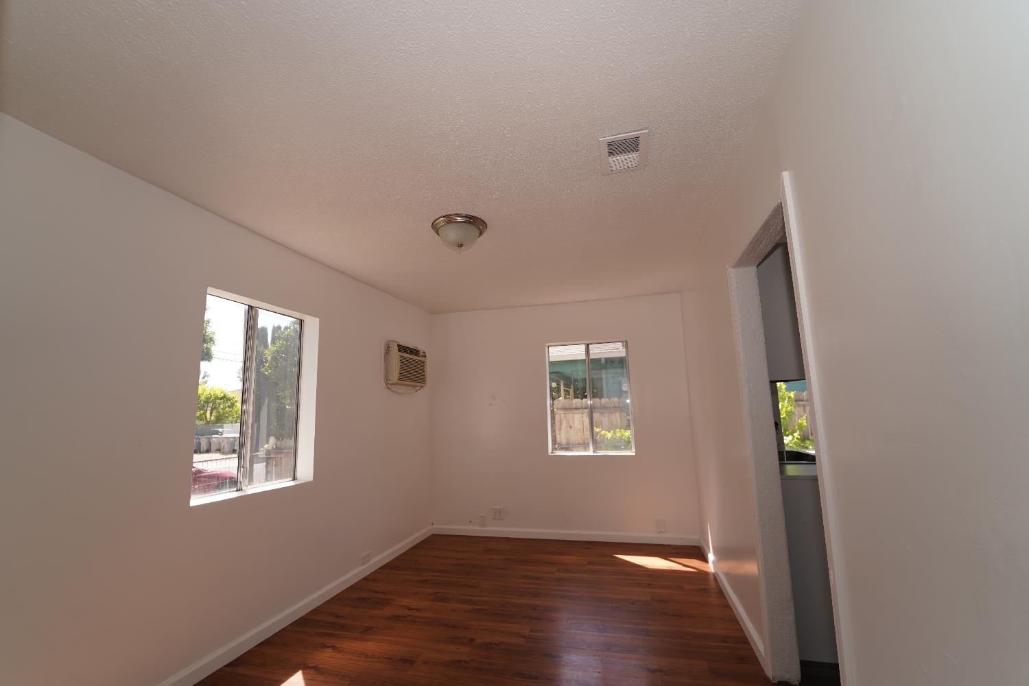 Detail Gallery Image 3 of 13 For 608 Myrtle Ave, West Sacramento,  CA 95605 - 3 Beds | 1/1 Baths