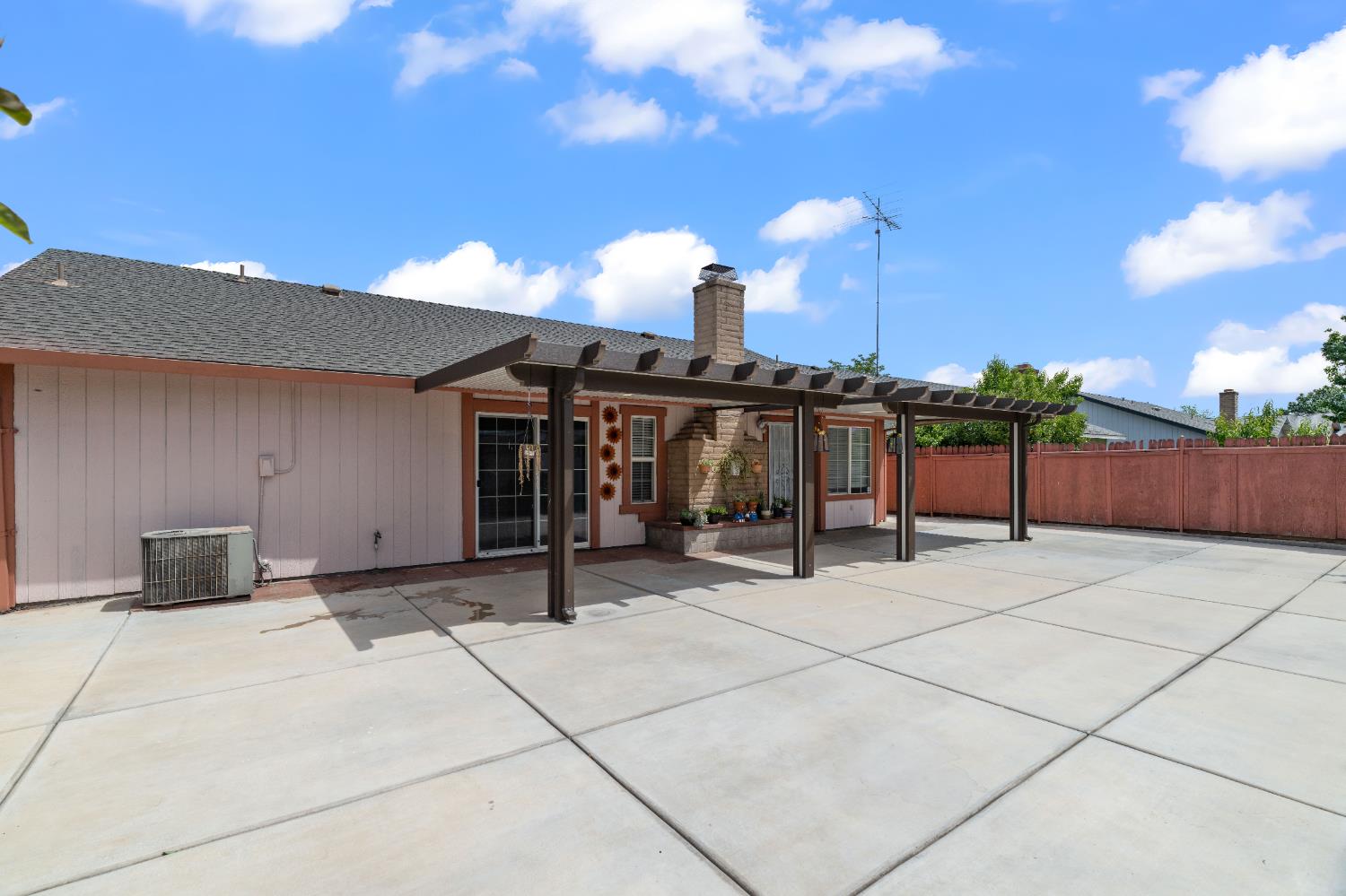 Detail Gallery Image 24 of 34 For 8200 Cottonfield Way, Sacramento,  CA 95828 - 3 Beds | 2 Baths