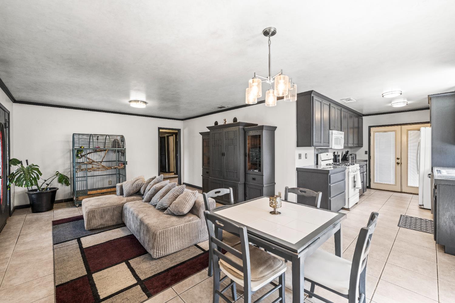 Detail Gallery Image 8 of 19 For 5956 York Glen, Sacramento,  CA 95842 - 3 Beds | 1 Baths