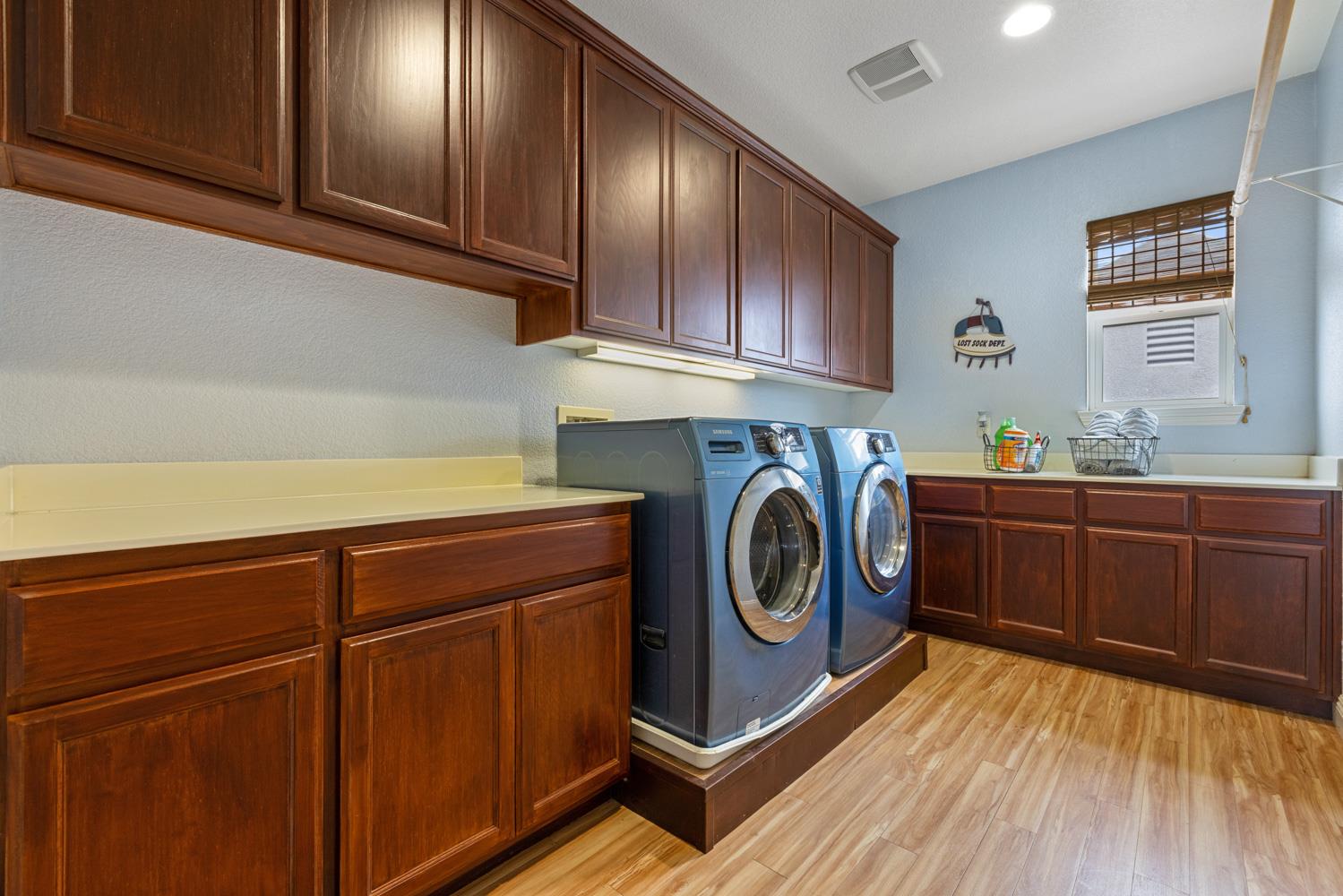 Detail Gallery Image 32 of 76 For 1734 Bandoni Ln, Manteca,  CA 95337 - 4 Beds | 3/1 Baths