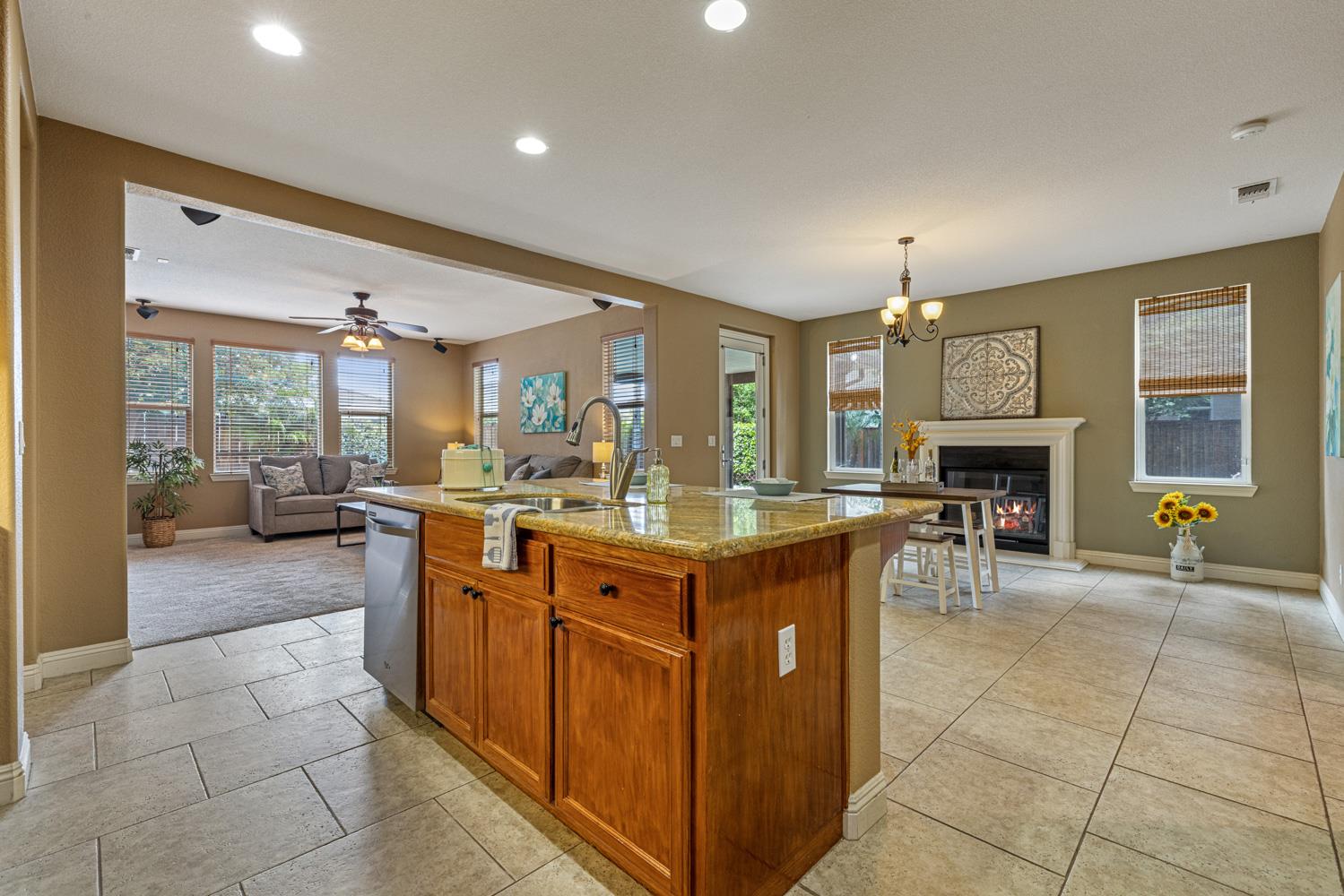 Detail Gallery Image 20 of 76 For 1734 Bandoni Ln, Manteca,  CA 95337 - 4 Beds | 3/1 Baths
