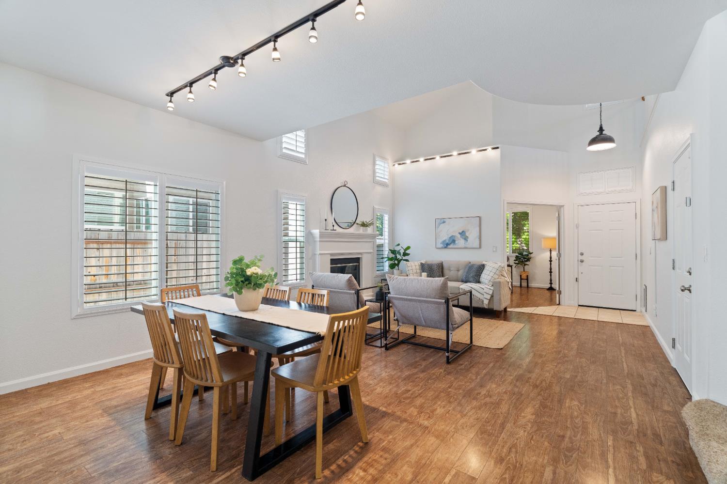 Detail Gallery Image 12 of 52 For 9615 Red Current Way, Elk Grove,  CA 95757 - 4 Beds | 3 Baths