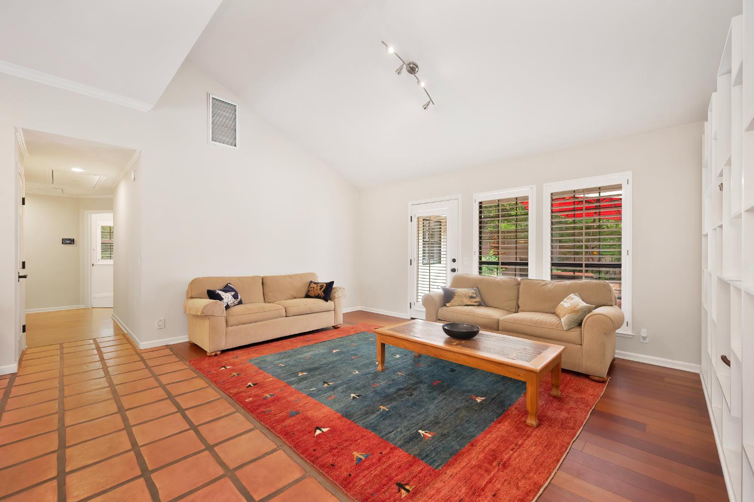 Detail Gallery Image 8 of 68 For 6441 via Del Cerrito, Sloughhouse,  CA 95683 - 3 Beds | 2/1 Baths
