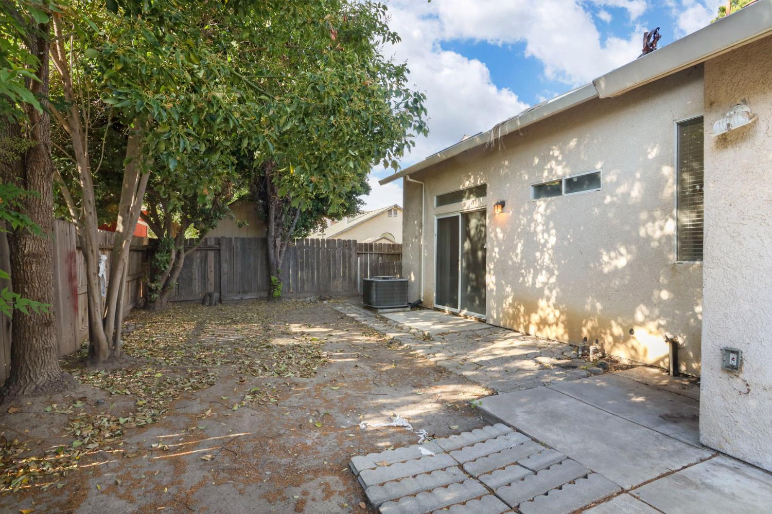 Detail Gallery Image 35 of 36 For 2405 S Fresno Ave, Stockton,  CA 95206 - 3 Beds | 2 Baths
