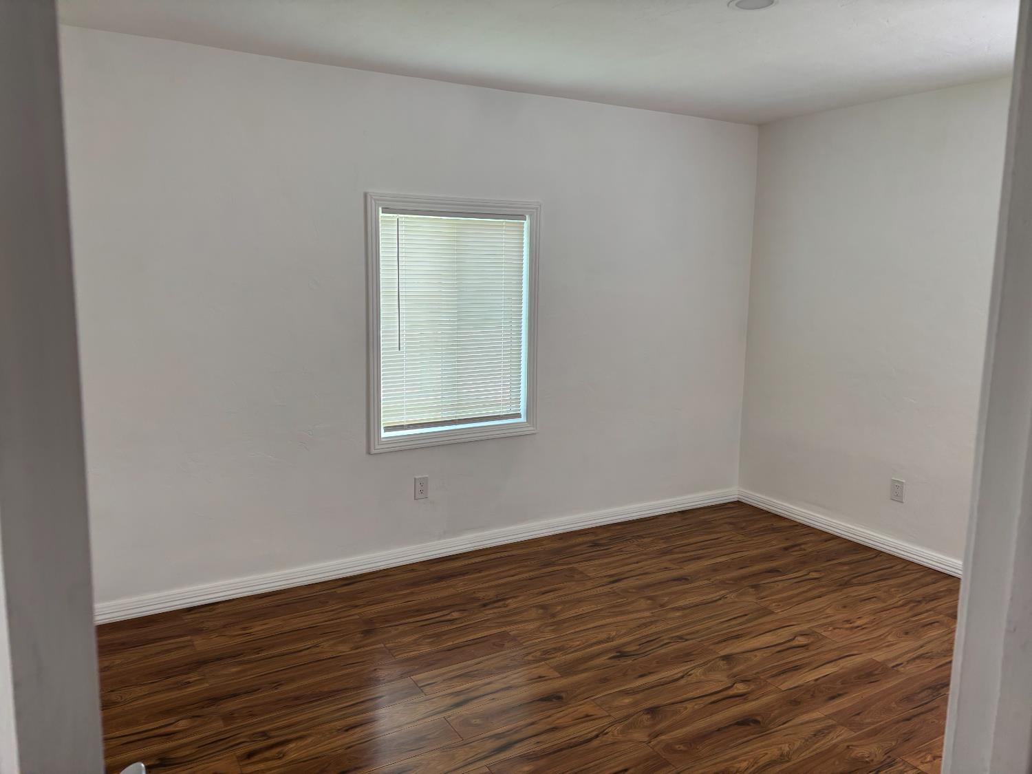 Detail Gallery Image 9 of 19 For 2671 Grove Ave, Sacramento,  CA 95815 - 3 Beds | 2 Baths