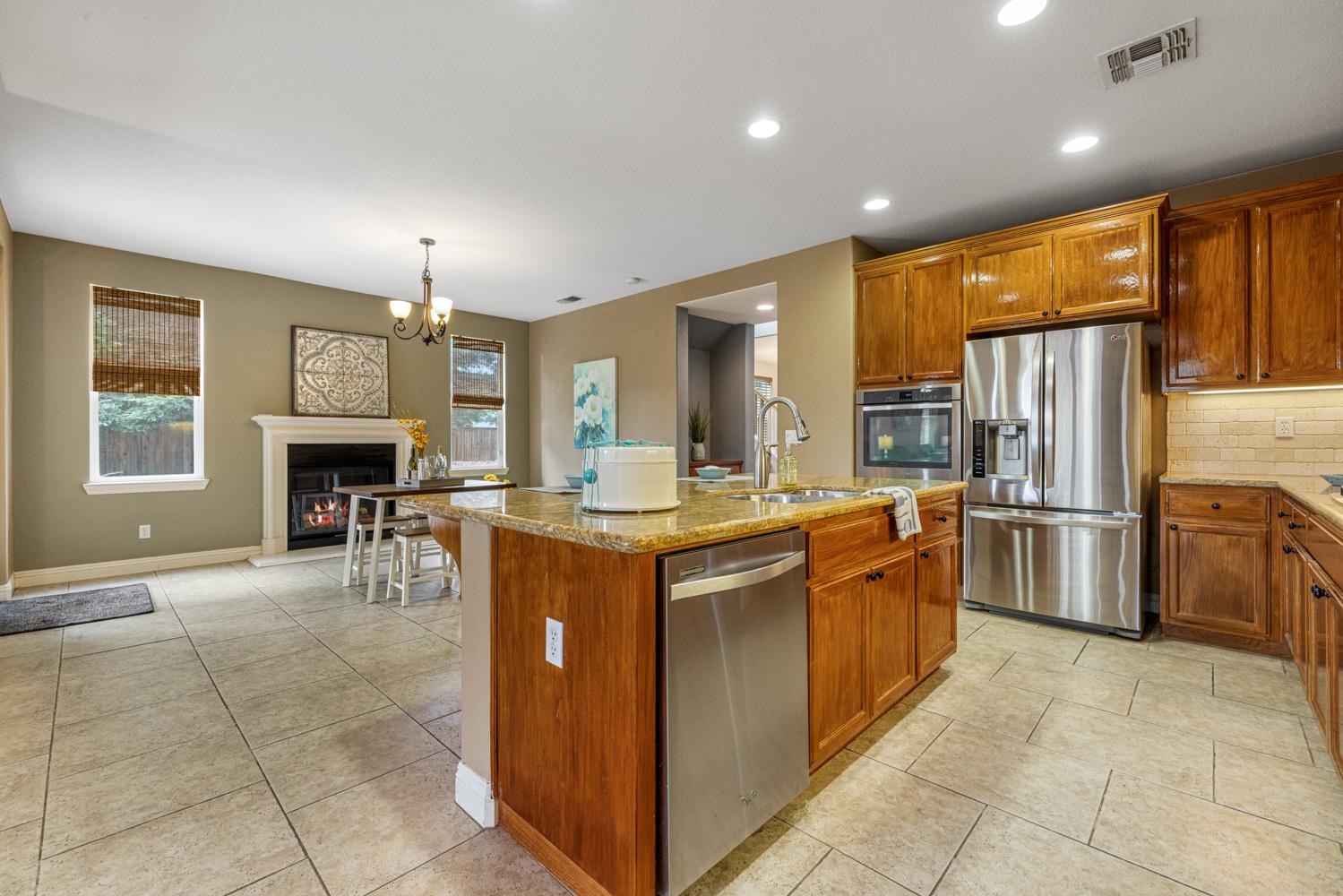 Detail Gallery Image 19 of 76 For 1734 Bandoni Ln, Manteca,  CA 95337 - 4 Beds | 3/1 Baths