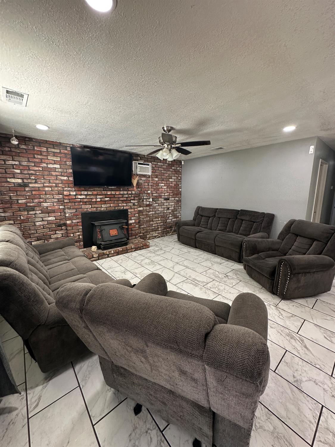 Detail Gallery Image 7 of 13 For 1804 Carver Rd, Modesto,  CA 95350 - 3 Beds | 2 Baths