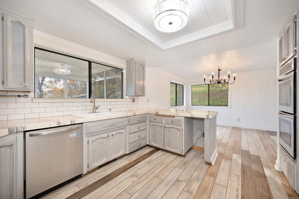 Detail Gallery Image 3 of 43 For 1930 Indian Rock Rd, Cool,  CA 95614 - 3 Beds | 2/1 Baths