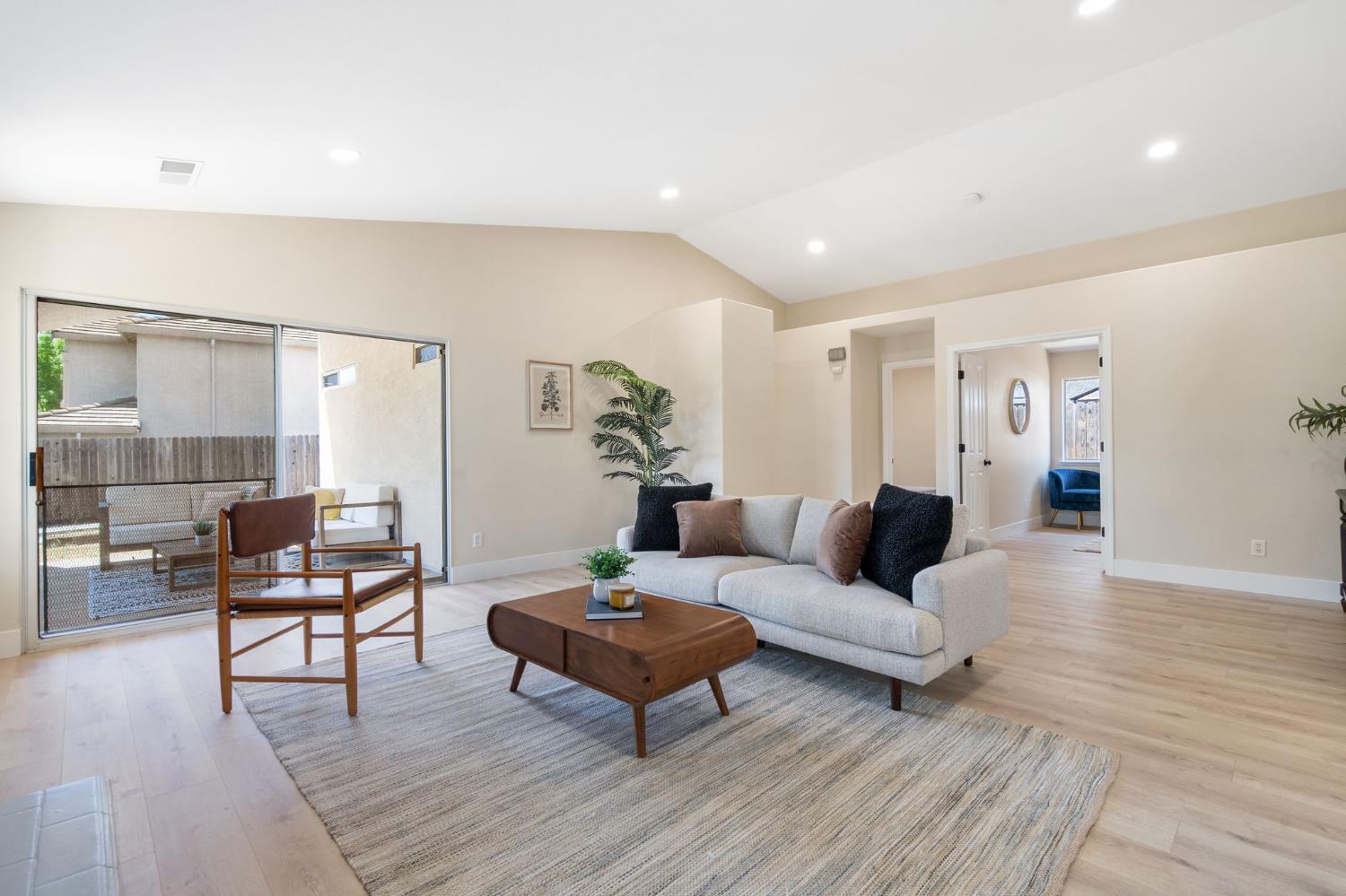 Detail Gallery Image 6 of 23 For 6042 Bach Ct, Citrus Heights,  CA 95621 - 3 Beds | 2 Baths