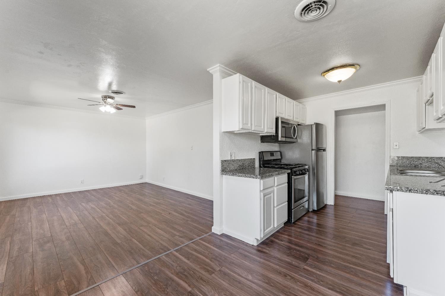 Detail Gallery Image 9 of 23 For 5741 San Vincente Way, North Highlands,  CA 95660 - 3 Beds | 1 Baths