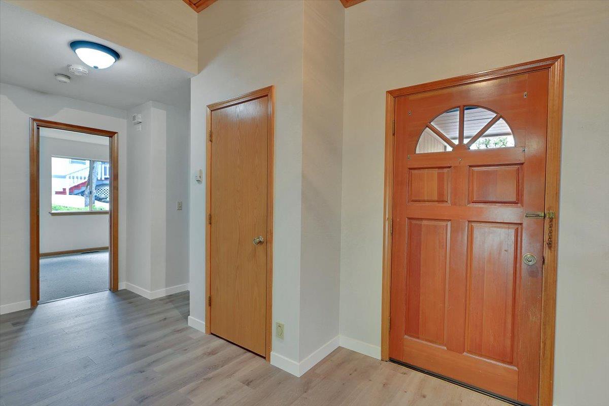 Detail Gallery Image 13 of 75 For 13901 Lake Wildwood Dr, Penn Valley,  CA 95946 - 3 Beds | 2 Baths