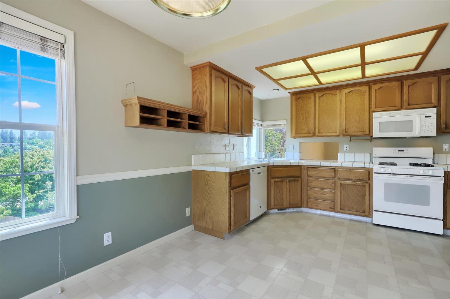 Detail Gallery Image 6 of 64 For 113 Holbrooke Way, Grass Valley,  CA 95945 - 2 Beds | 2 Baths