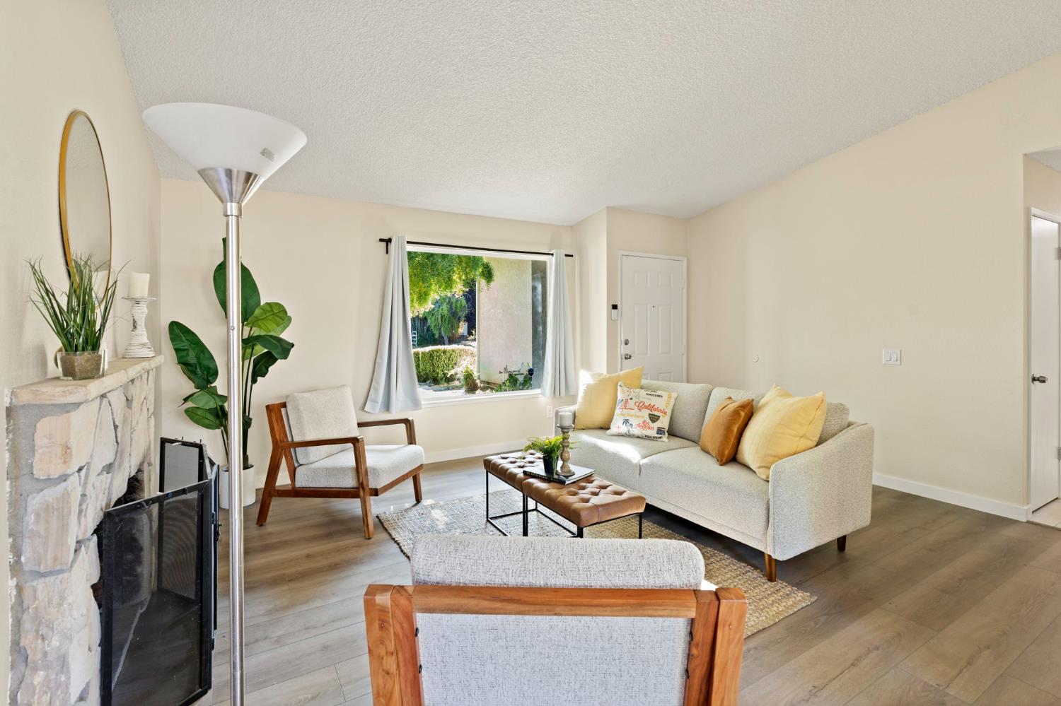 Detail Gallery Image 3 of 18 For 2911 Baronet Way, Sacramento,  CA 95833 - 3 Beds | 2 Baths