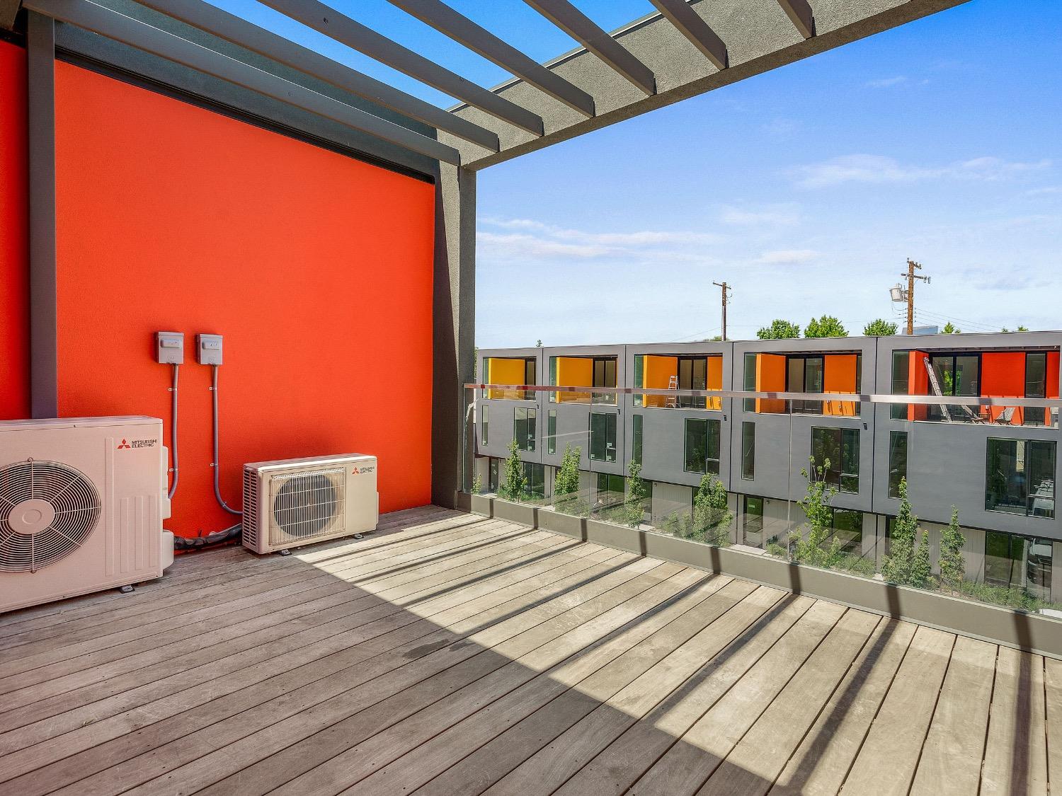 Detail Gallery Image 10 of 31 For 2431 Binnen Ln #101,  Sacramento,  CA 95818 - 3 Beds | 3 Baths