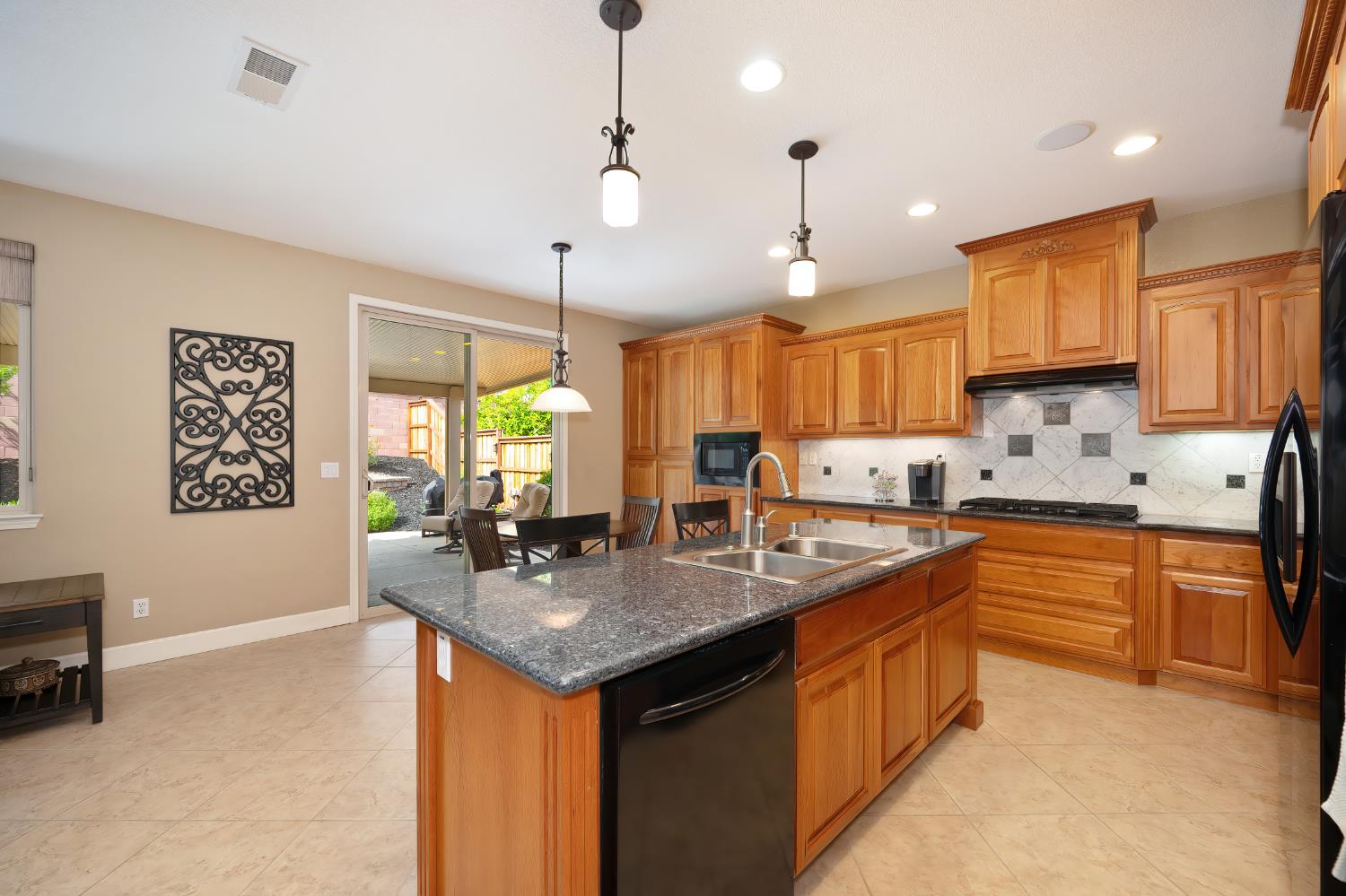 Detail Gallery Image 28 of 96 For 12379 El Portal Way, Rancho Cordova,  CA 95742 - 3 Beds | 2/1 Baths