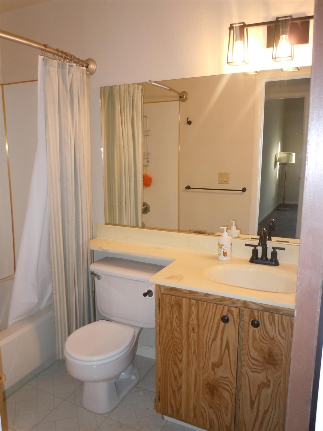Detail Gallery Image 14 of 17 For 3077 Funston Dr, Sacramento,  CA 95833 - 2 Beds | 2 Baths
