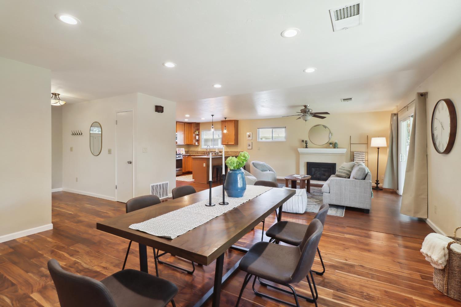 Detail Gallery Image 8 of 49 For 1614 Clemson Dr, Davis,  CA 95618 - 2 Beds | 2 Baths