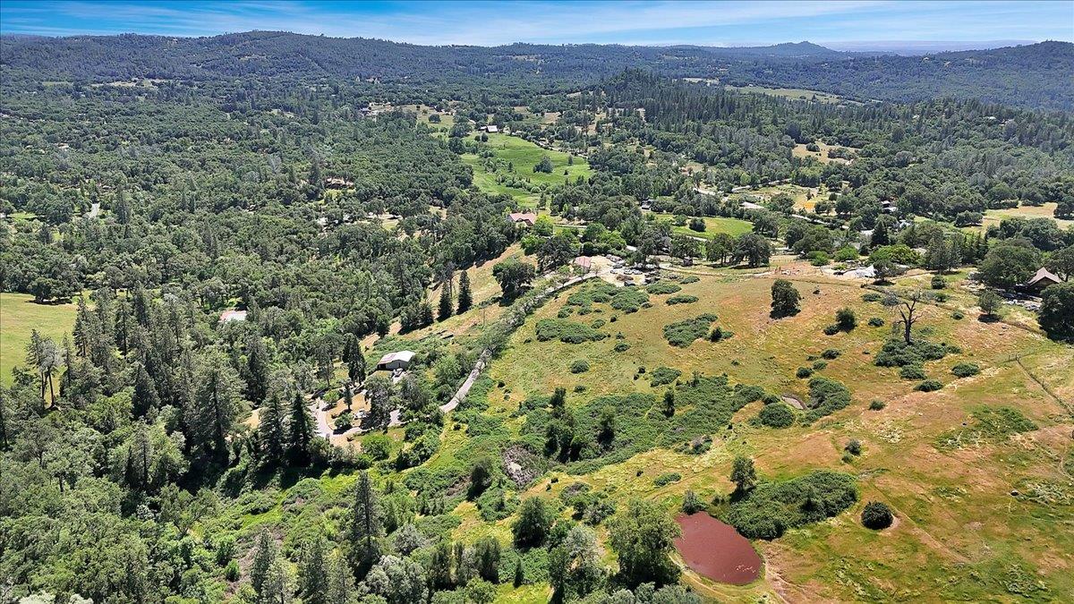 Detail Gallery Image 3 of 92 For 17657 Crest Rd, Grass Valley,  CA 95949 - 3 Beds | 2 Baths