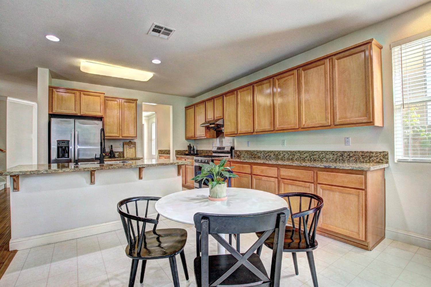 Detail Gallery Image 9 of 58 For 1461 Cortina Rd, West Sacramento,  CA 95691 - 5 Beds | 3 Baths