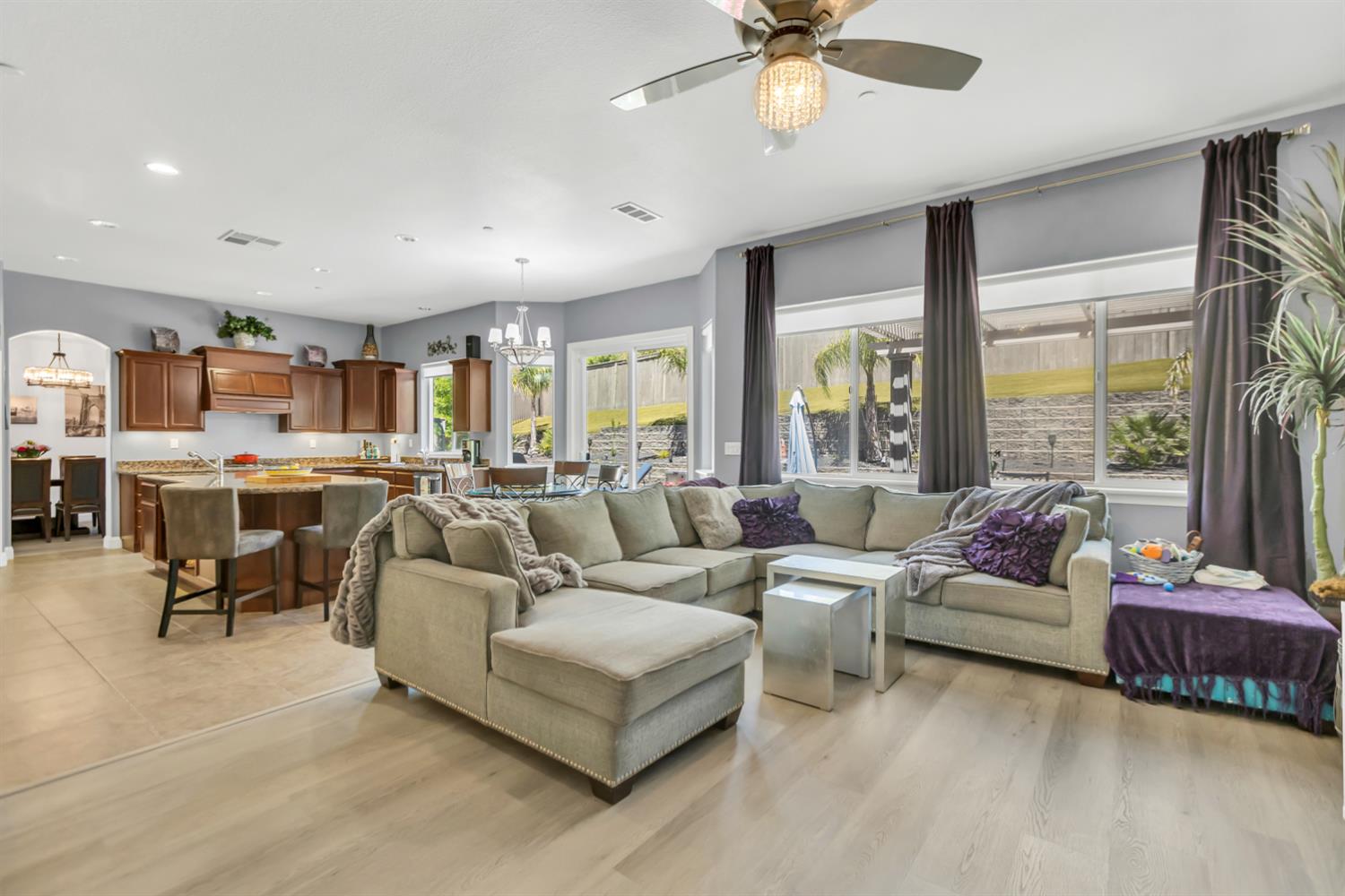 Detail Gallery Image 23 of 76 For 8530 Mandorla Cir, Orangevale,  CA 95662 - 4 Beds | 3/1 Baths