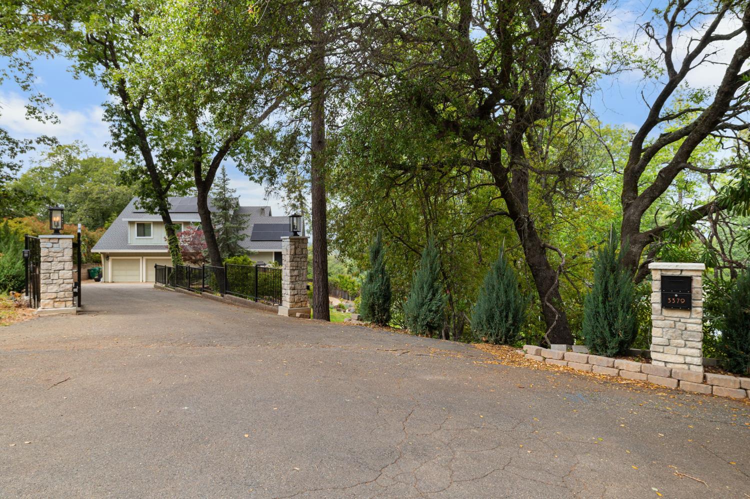 Detail Gallery Image 4 of 90 For 3379 Paloran Ct, Shingle Springs,  CA 95682 - 4 Beds | 3 Baths