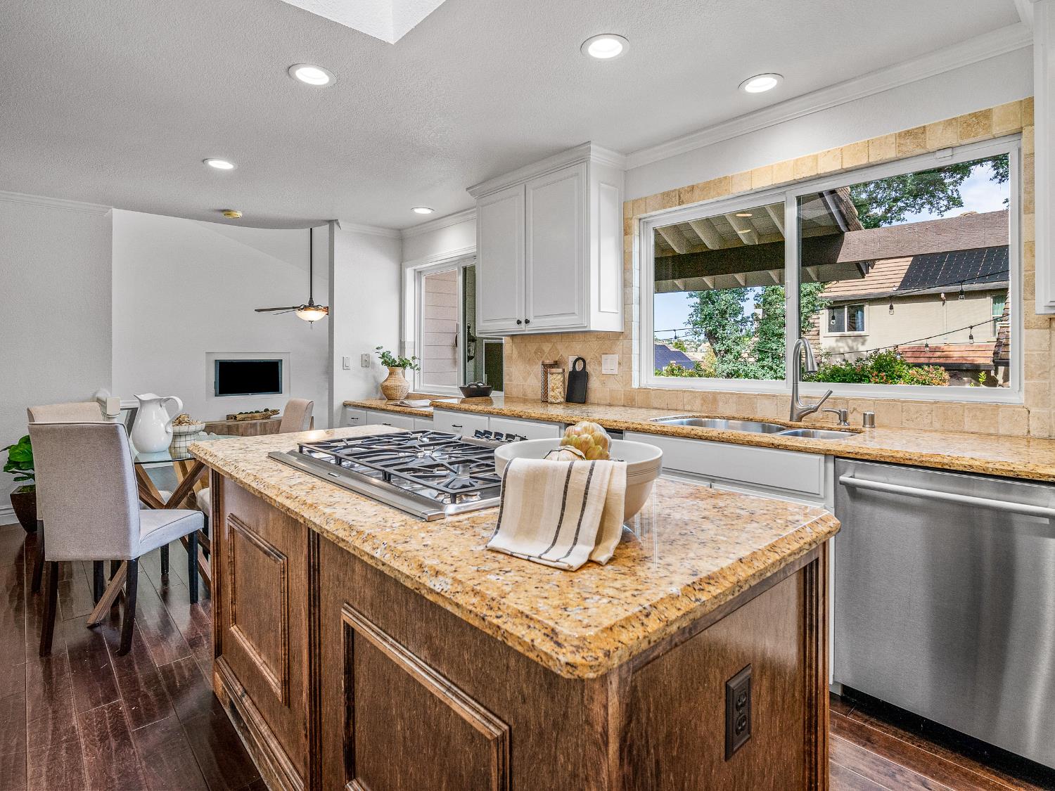 Detail Gallery Image 12 of 50 For 2141 Shelby Circle, El Dorado Hills,  CA 95762 - 4 Beds | 3 Baths
