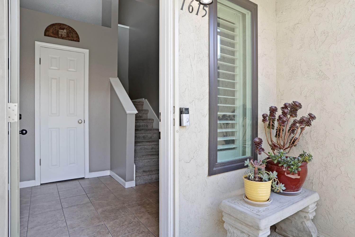 Detail Gallery Image 5 of 33 For 1615 Porter Way, Stockton,  CA 95207 - 2 Beds | 2 Baths