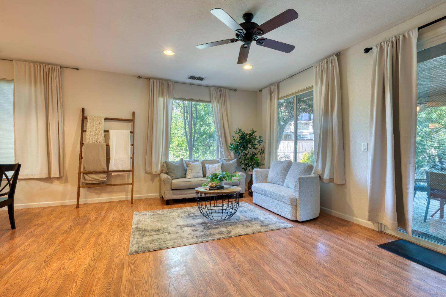 Detail Gallery Image 9 of 26 For 311 Pelican Bay Cir, Sacramento,  CA 95835 - 2 Beds | 2 Baths