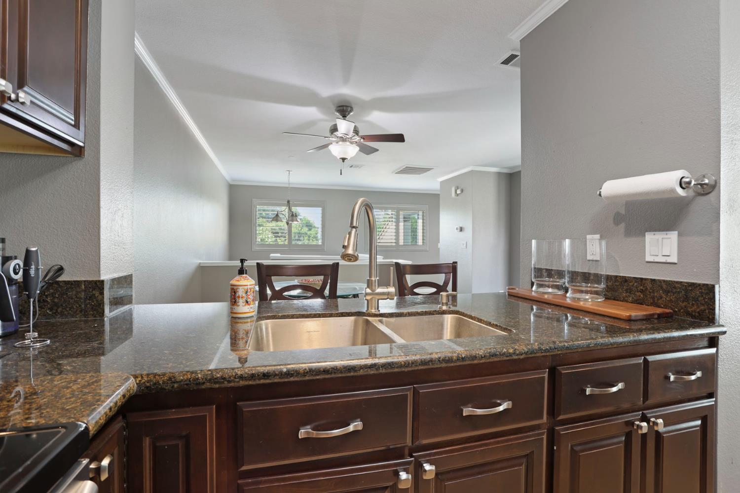Detail Gallery Image 17 of 33 For 1615 Porter Way, Stockton,  CA 95207 - 2 Beds | 2 Baths