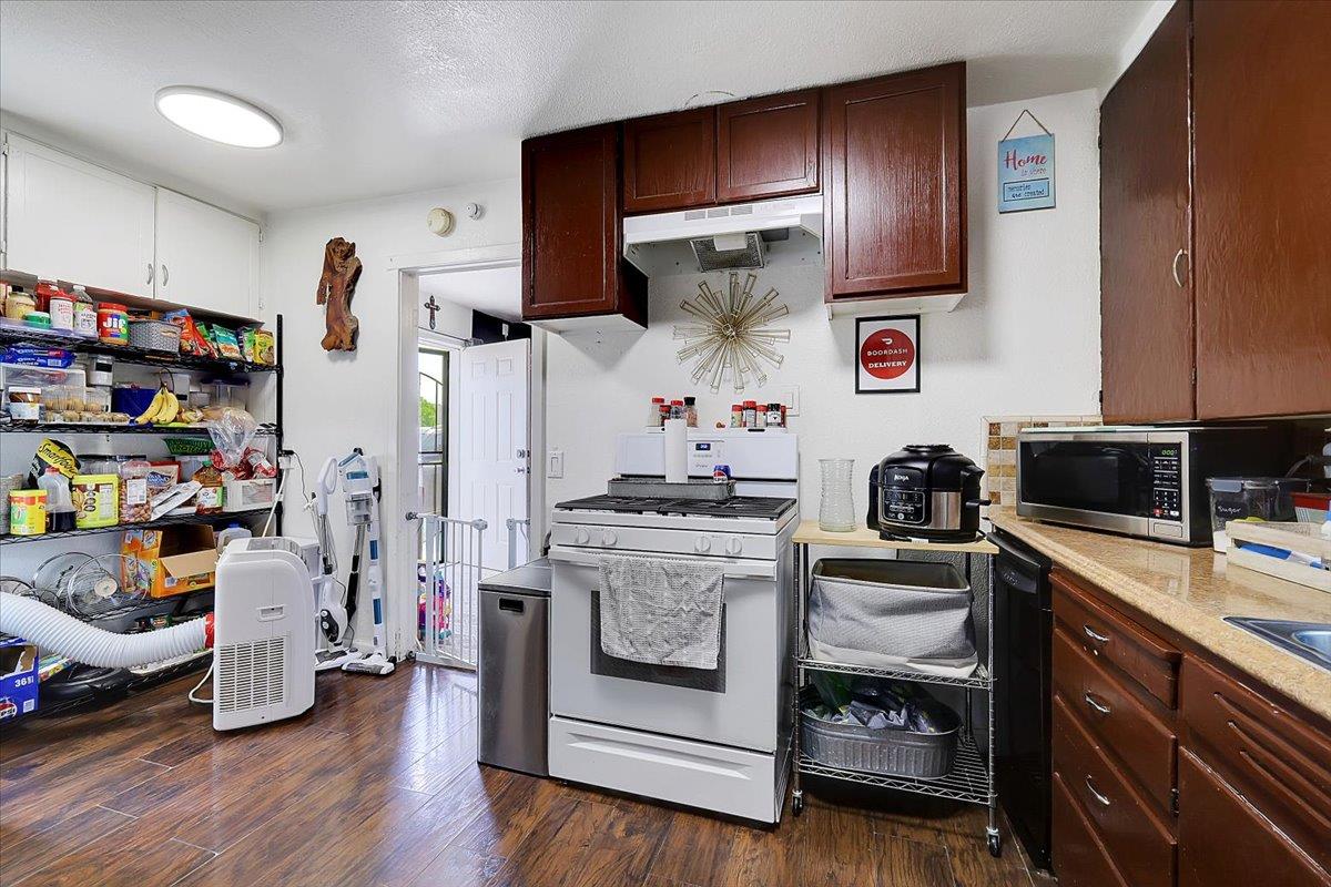 Detail Gallery Image 6 of 25 For 1215 J St, Marysville,  CA 95901 - 2 Beds | 1 Baths