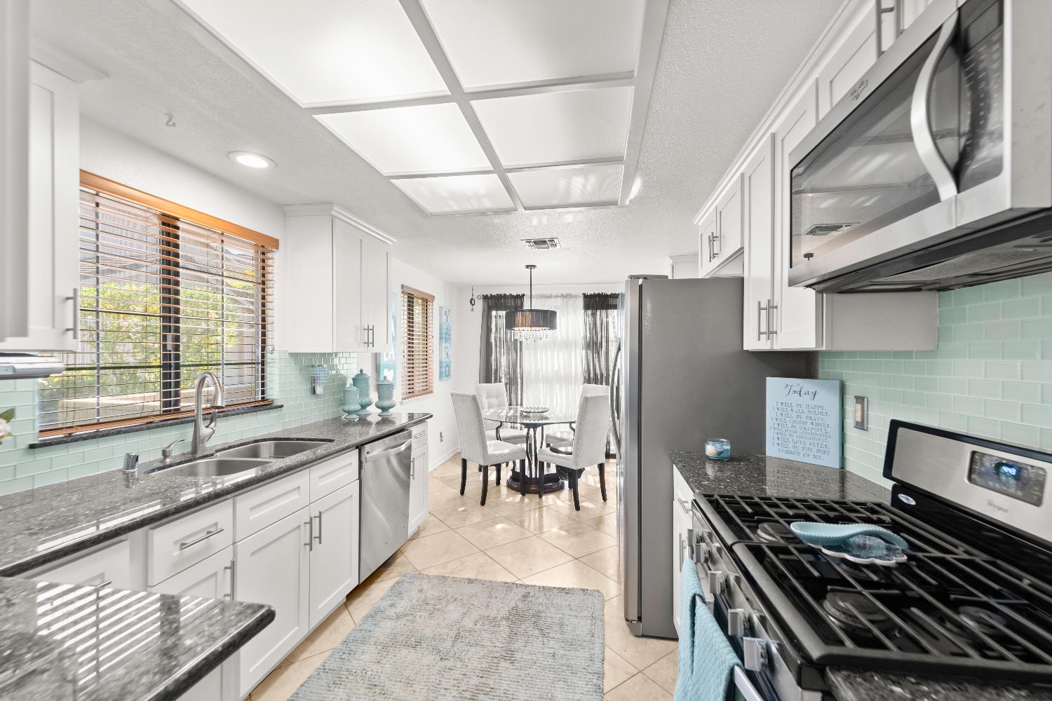 Detail Gallery Image 15 of 53 For 8193 Rose Vine Ln, Fair Oaks,  CA 95628 - 2 Beds | 2 Baths