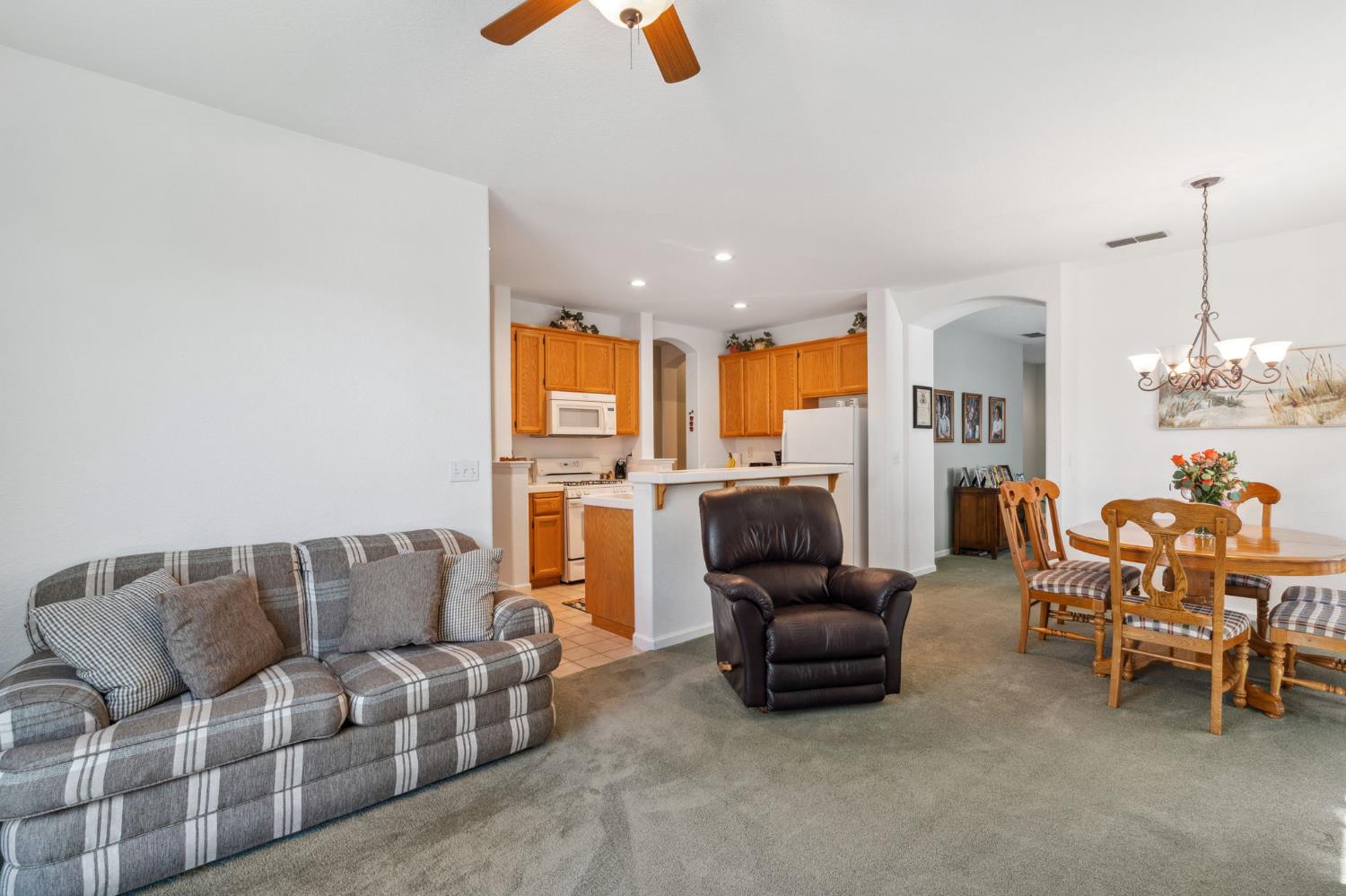Detail Gallery Image 8 of 26 For 60 Groth Cir, Sacramento,  CA 95834 - 3 Beds | 2 Baths