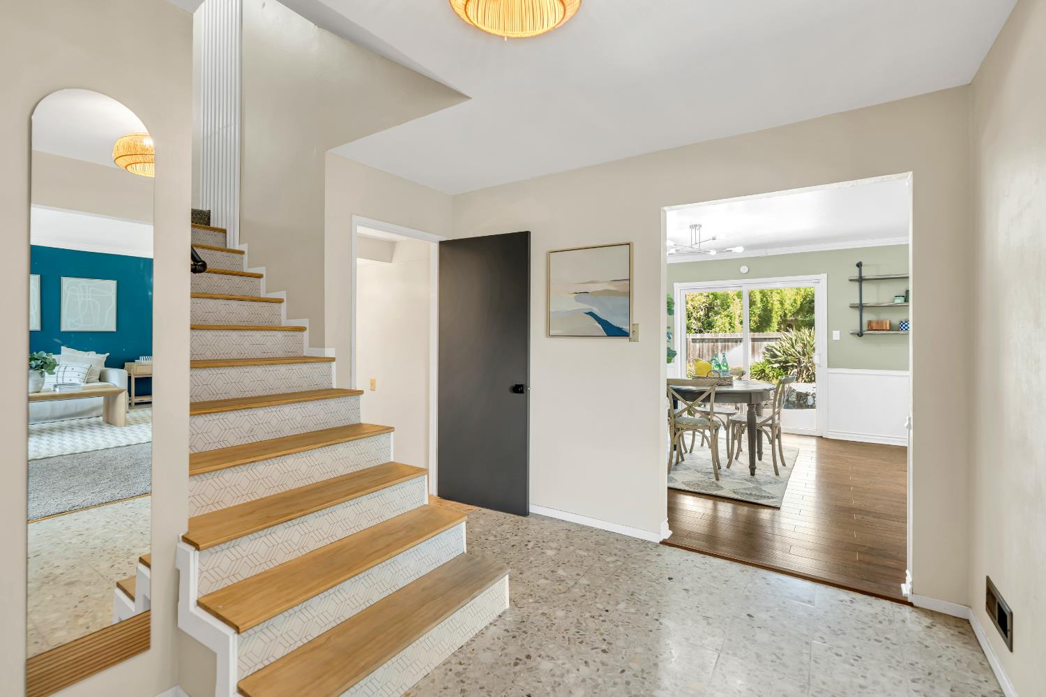 Detail Gallery Image 6 of 48 For 90 Parklite Cir, Sacramento,  CA 95831 - 4 Beds | 2/1 Baths