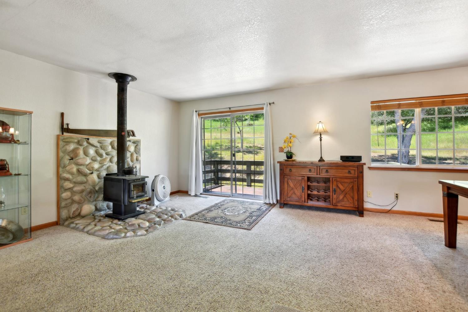 Detail Gallery Image 8 of 23 For 1840 Mary Ct, Placerville,  CA 95667 - 3 Beds | 2 Baths