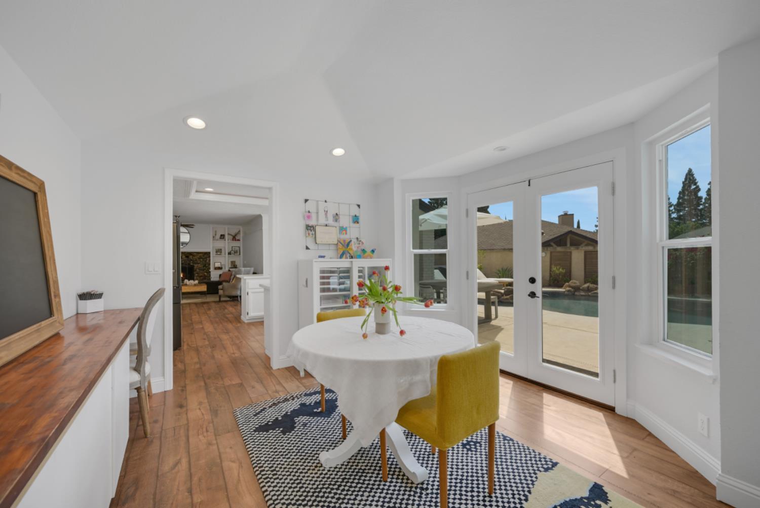 Detail Gallery Image 11 of 84 For 109 Bermuda Ct, Roseville,  CA 95678 - 4 Beds | 2/2 Baths