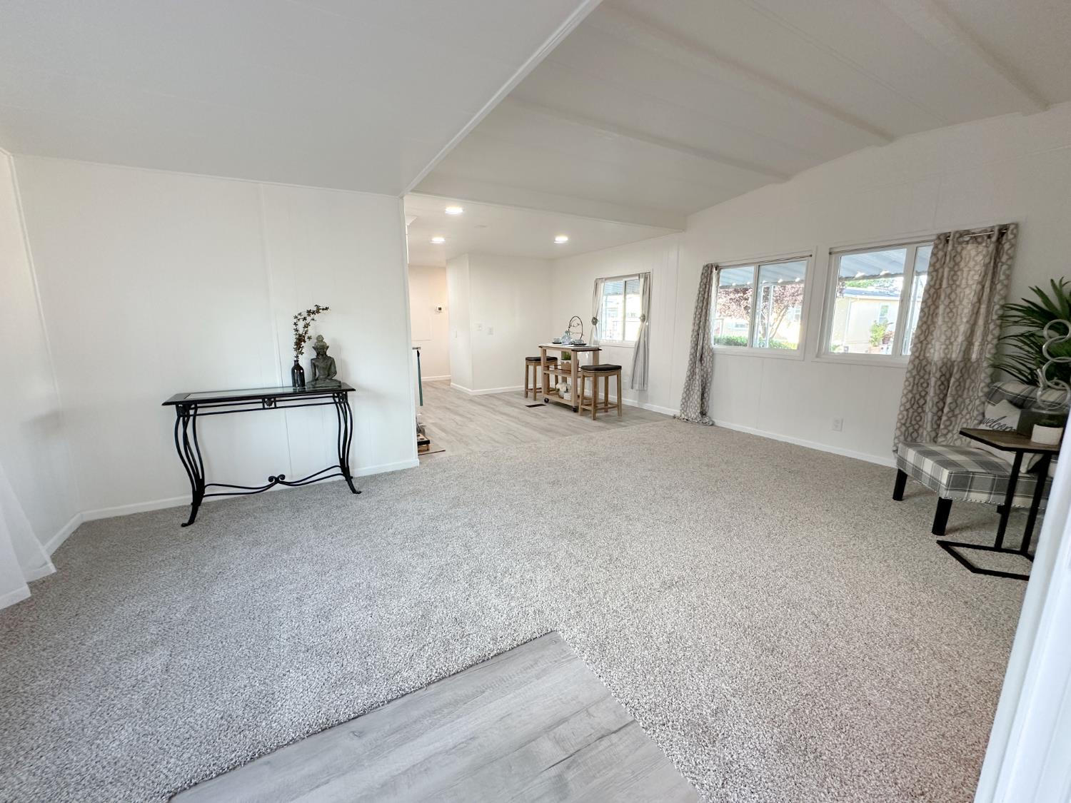 Detail Gallery Image 7 of 14 For 6311 Convention Ln 100, Sacramento,  CA 95828 - 2 Beds | 2 Baths